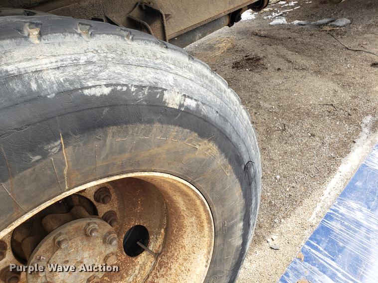 image for item DF3319 1998 International 4900 refuse truck