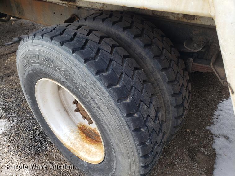 image for item DF3319 1998 International 4900 refuse truck