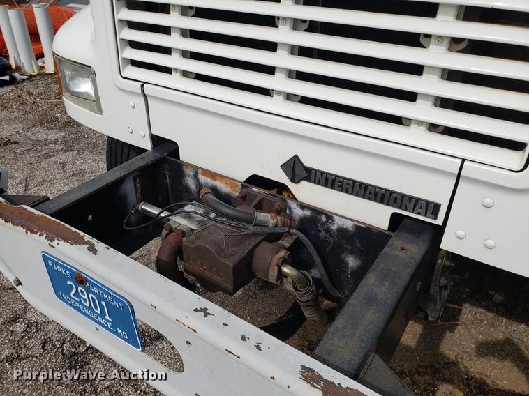 image for item DF3319 1998 International 4900 refuse truck