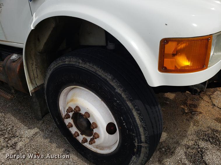 image for item DF3319 1998 International 4900 refuse truck