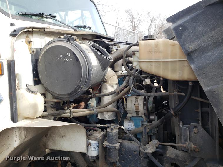 image for item DF3319 1998 International 4900 refuse truck