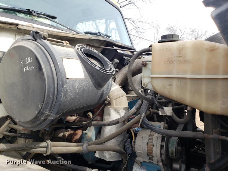 image for item DF3319 1998 International 4900 refuse truck