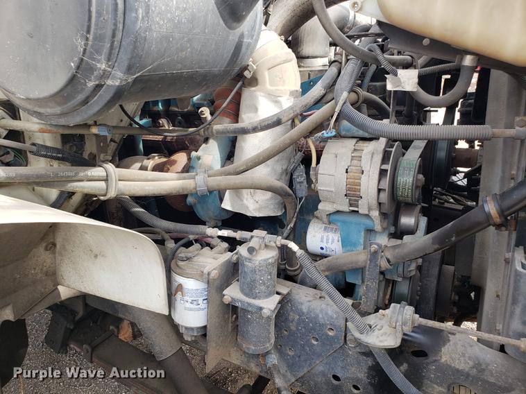 image for item DF3319 1998 International 4900 refuse truck