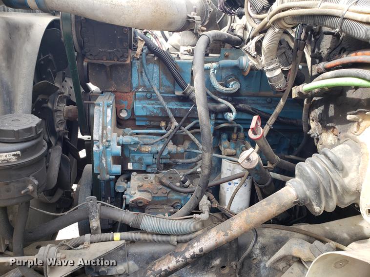 image for item DF3319 1998 International 4900 refuse truck