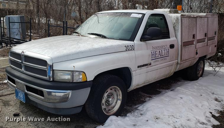 image for item DF3323 1999 Dodge Ram 1500 pickup truck