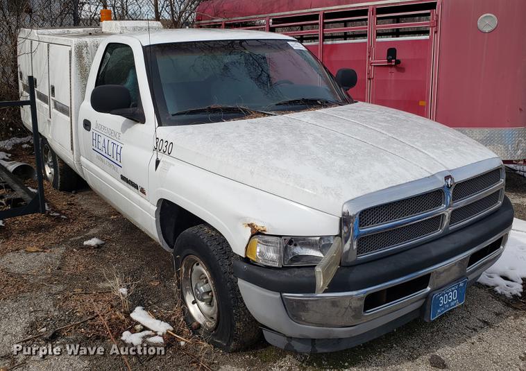 image for item DF3323 1999 Dodge Ram 1500 pickup truck