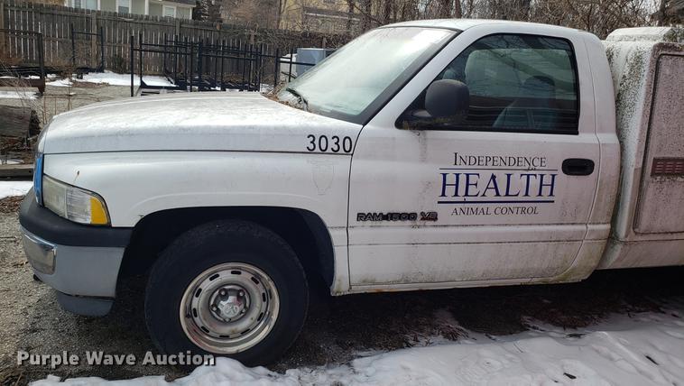 image for item DF3323 1999 Dodge Ram 1500 pickup truck