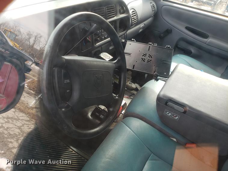 image for item DF3323 1999 Dodge Ram 1500 pickup truck
