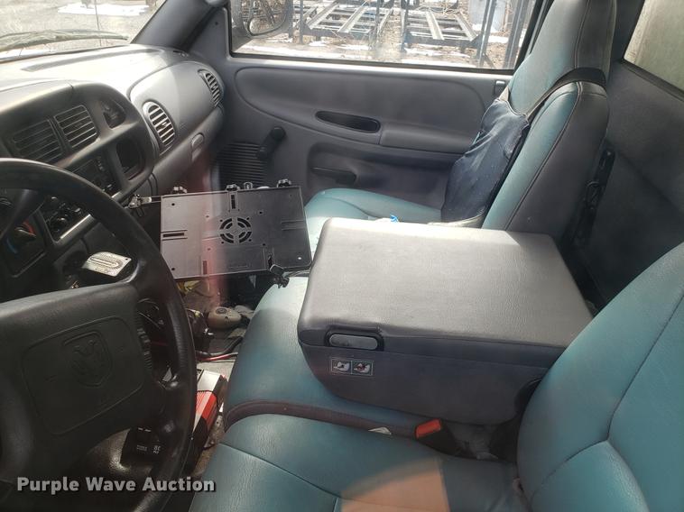 image for item DF3323 1999 Dodge Ram 1500 pickup truck