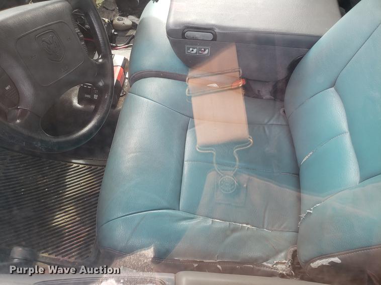 image for item DF3323 1999 Dodge Ram 1500 pickup truck