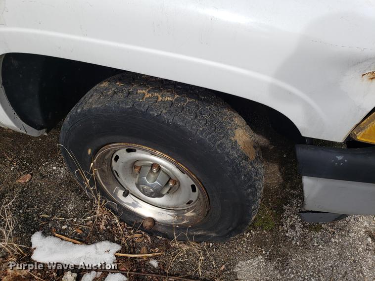 image for item DF3323 1999 Dodge Ram 1500 pickup truck