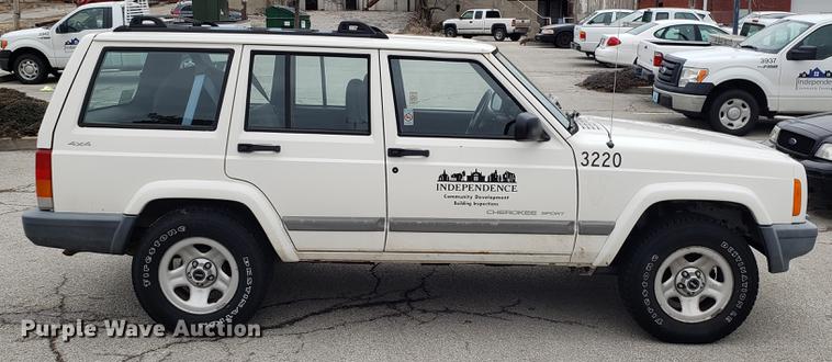 image for item DF3324 2001 Jeep Cherokee SUV