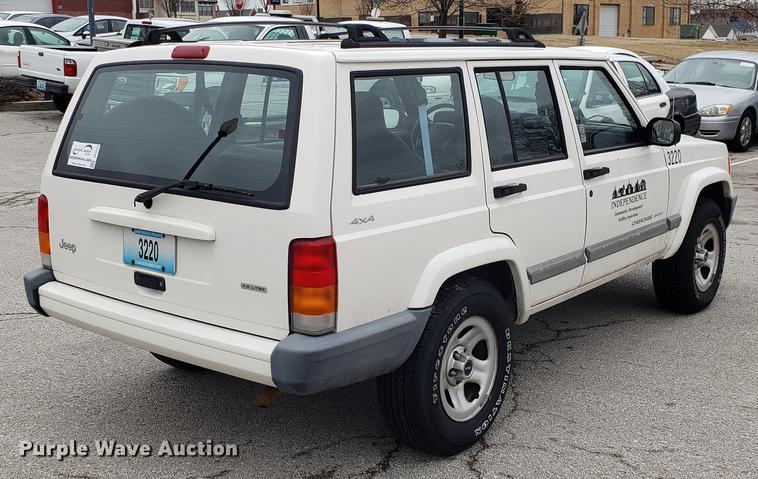 image for item DF3324 2001 Jeep Cherokee SUV