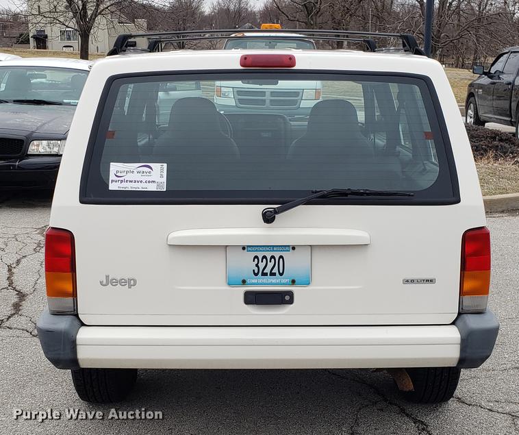 image for item DF3324 2001 Jeep Cherokee SUV