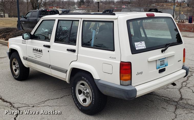 image for item DF3324 2001 Jeep Cherokee SUV
