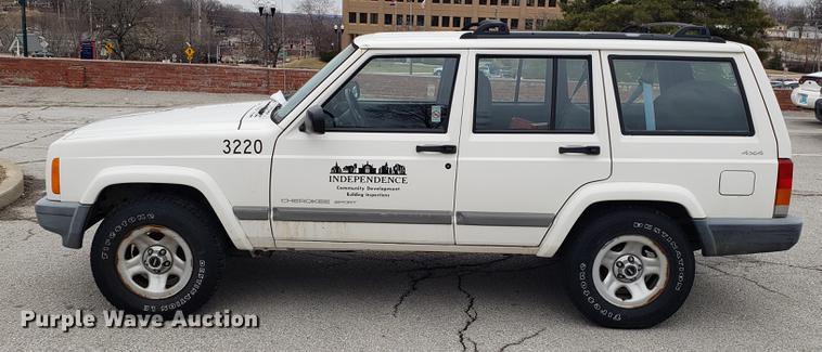 image for item DF3324 2001 Jeep Cherokee SUV