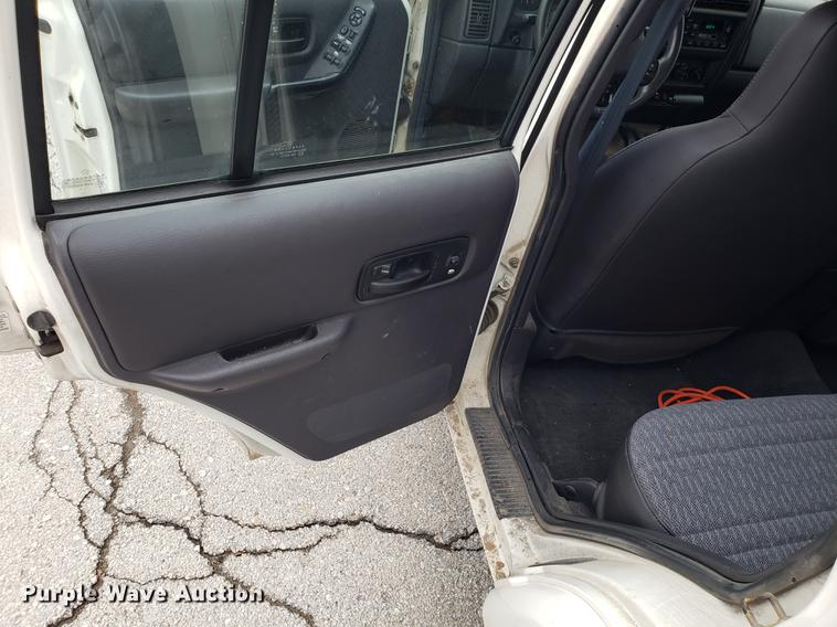 image for item DF3324 2001 Jeep Cherokee SUV