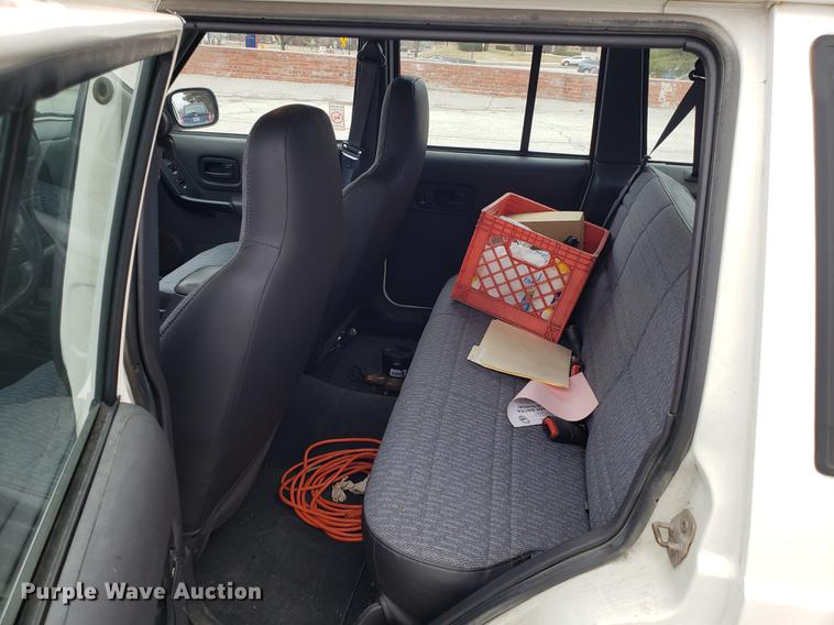 image for item DF3324 2001 Jeep Cherokee SUV