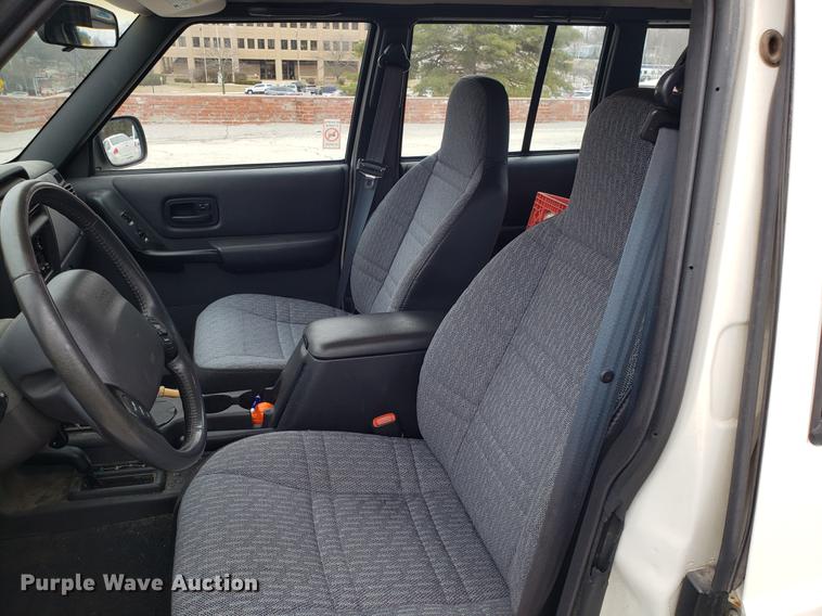 image for item DF3324 2001 Jeep Cherokee SUV