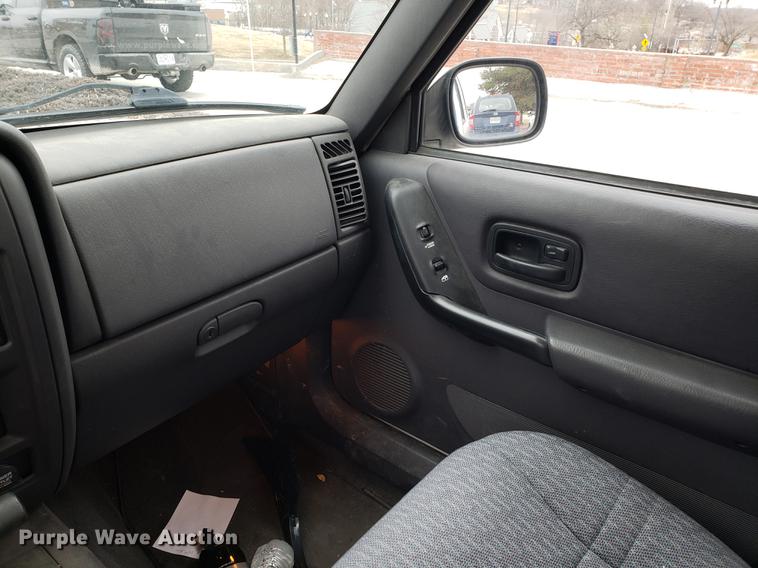 image for item DF3324 2001 Jeep Cherokee SUV