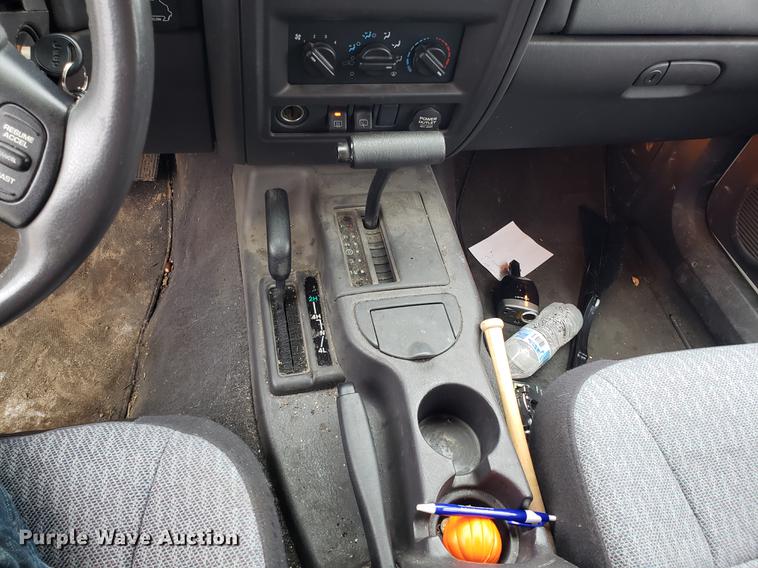 image for item DF3324 2001 Jeep Cherokee SUV