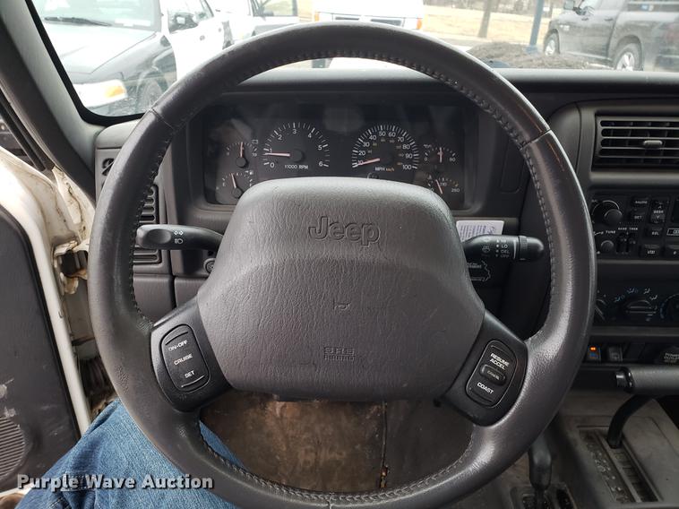 image for item DF3324 2001 Jeep Cherokee SUV