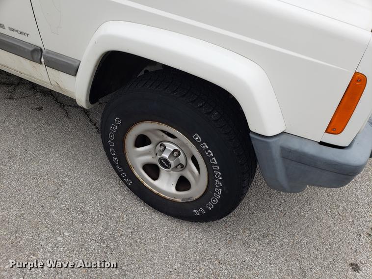 image for item DF3324 2001 Jeep Cherokee SUV