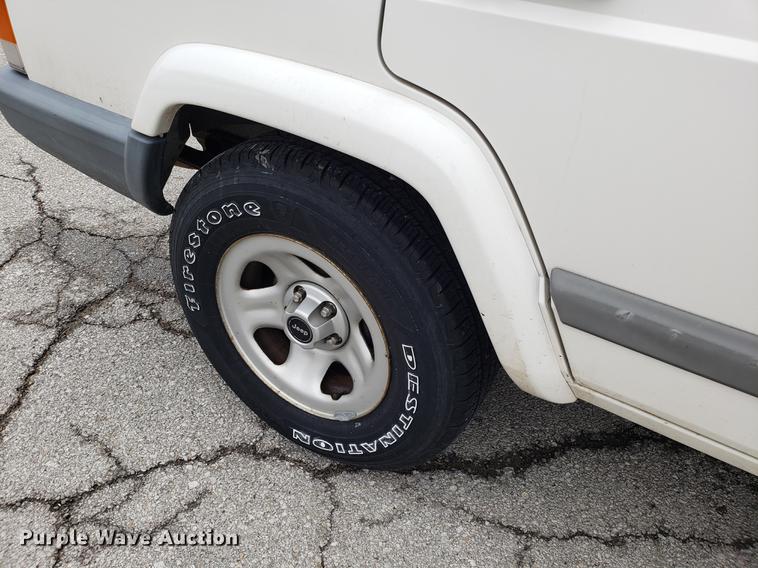 image for item DF3324 2001 Jeep Cherokee SUV
