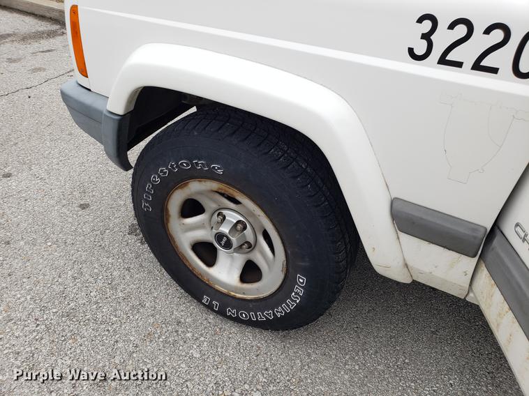 image for item DF3324 2001 Jeep Cherokee SUV