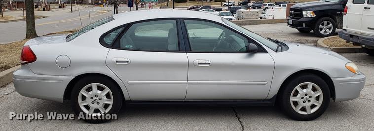 image for item DF3325 2005 Ford Taurus