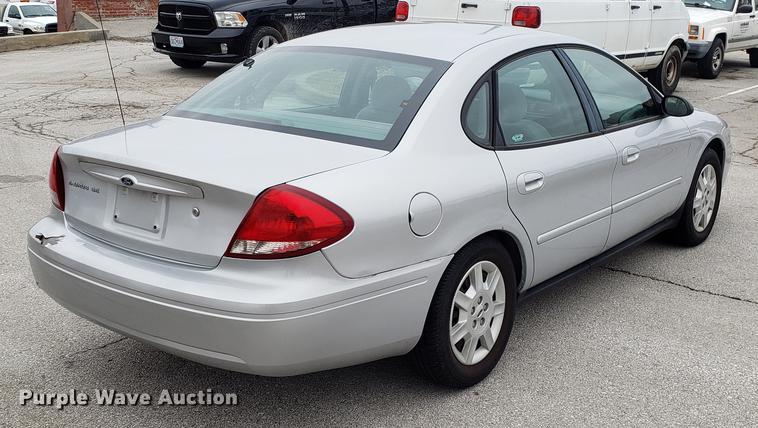 image for item DF3325 2005 Ford Taurus