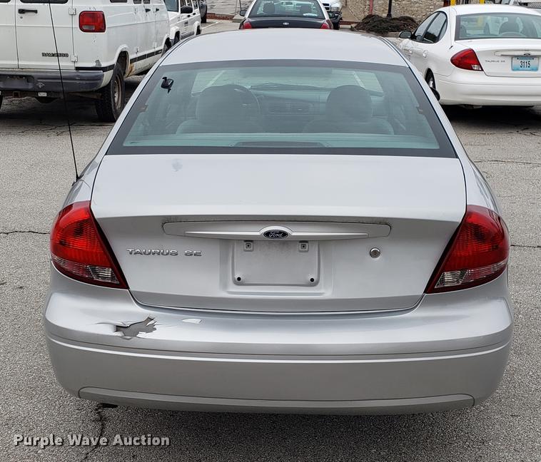 image for item DF3325 2005 Ford Taurus