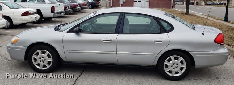 image for item DF3325 2005 Ford Taurus