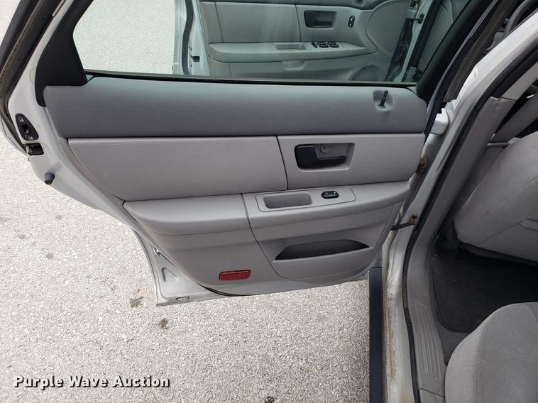 image for item DF3325 2005 Ford Taurus