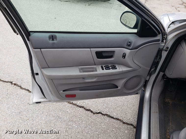 image for item DF3325 2005 Ford Taurus