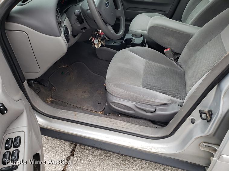 image for item DF3325 2005 Ford Taurus