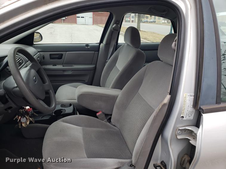 image for item DF3325 2005 Ford Taurus