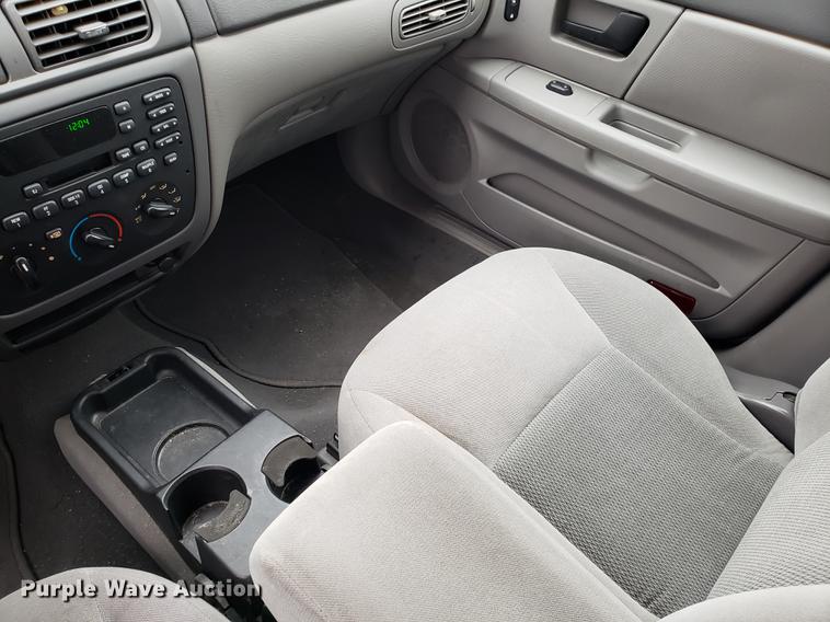 image for item DF3325 2005 Ford Taurus