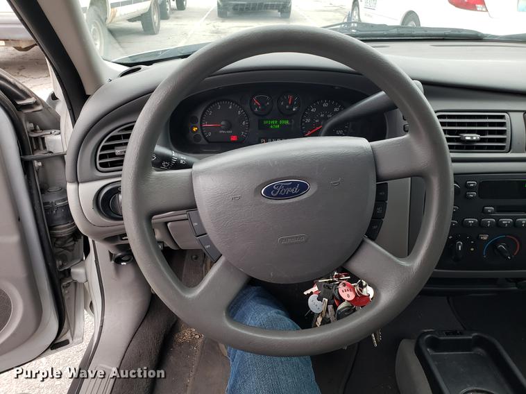 image for item DF3325 2005 Ford Taurus