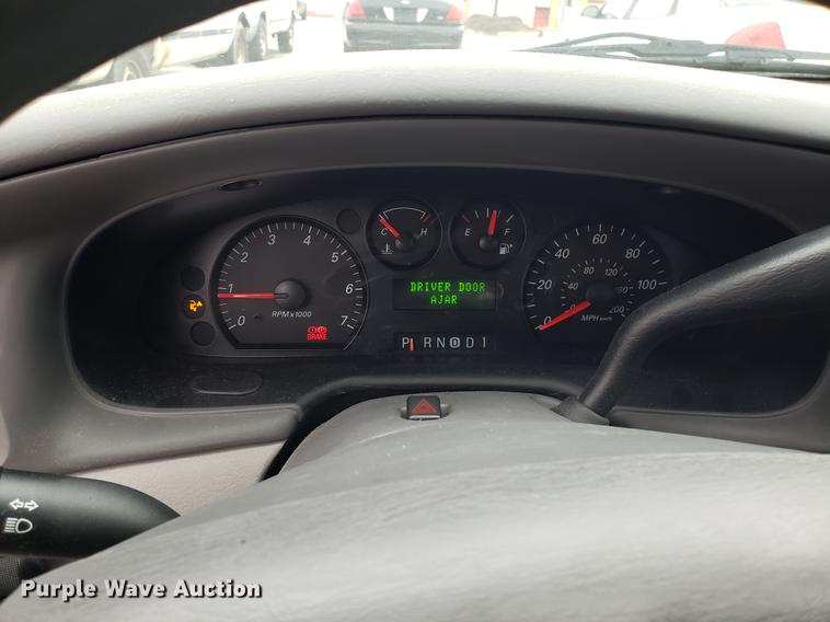 image for item DF3325 2005 Ford Taurus