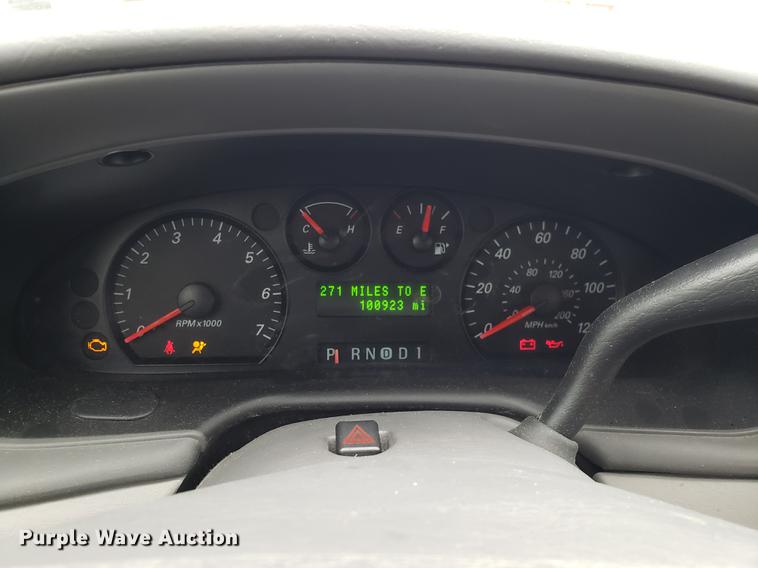 image for item DF3325 2005 Ford Taurus