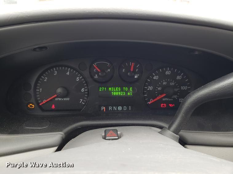 image for item DF3325 2005 Ford Taurus