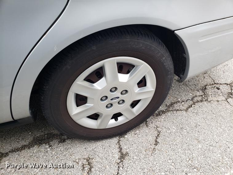 image for item DF3325 2005 Ford Taurus