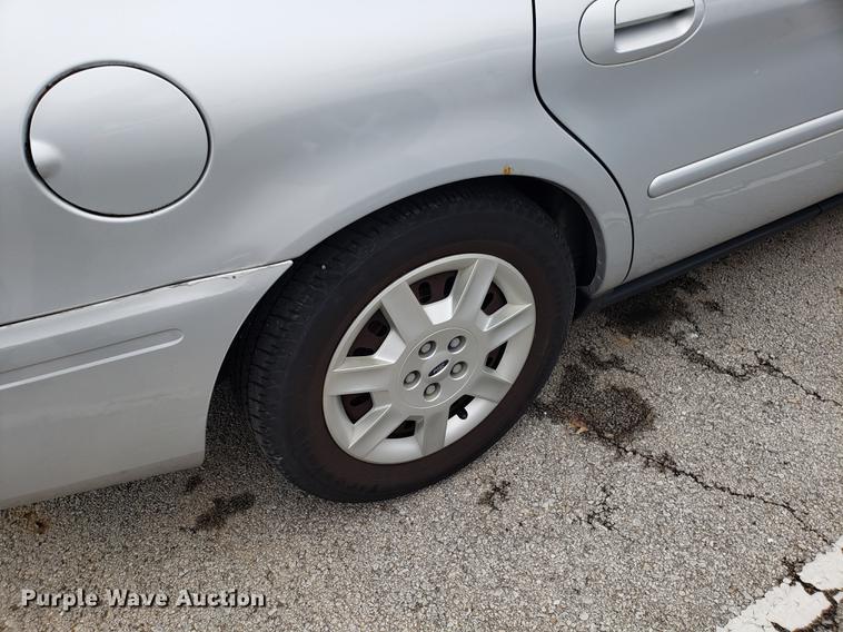 image for item DF3325 2005 Ford Taurus
