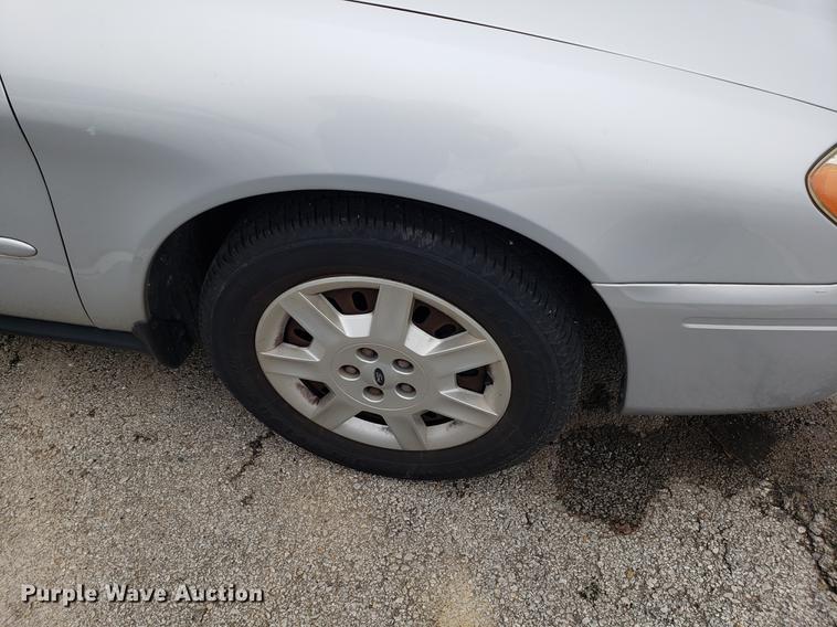 image for item DF3325 2005 Ford Taurus