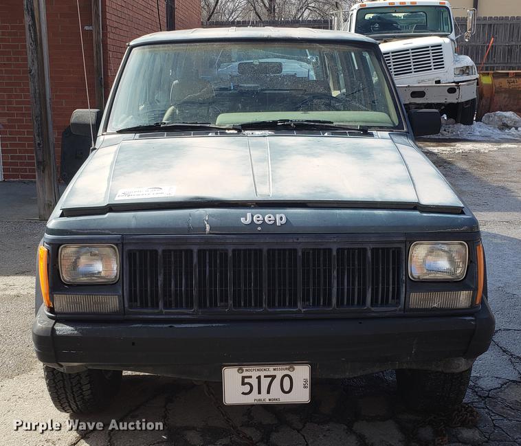 image for item DF3328 1994 Jeep Cherokee SUV