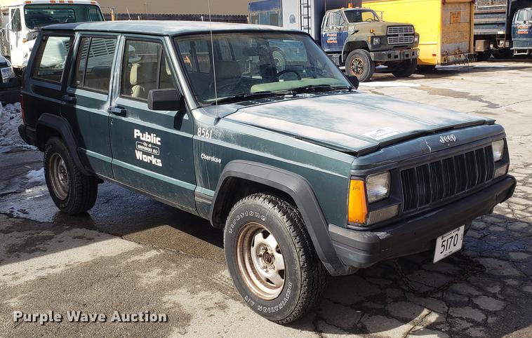 image for item DF3328 1994 Jeep Cherokee SUV