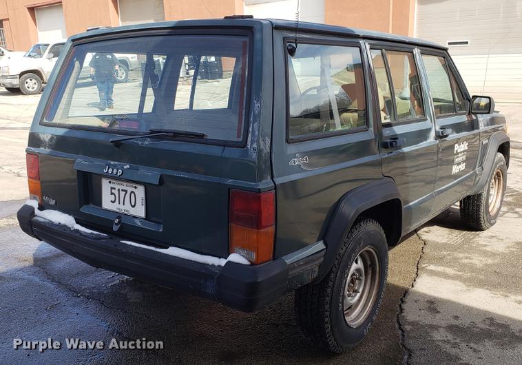 image for item DF3328 1994 Jeep Cherokee SUV
