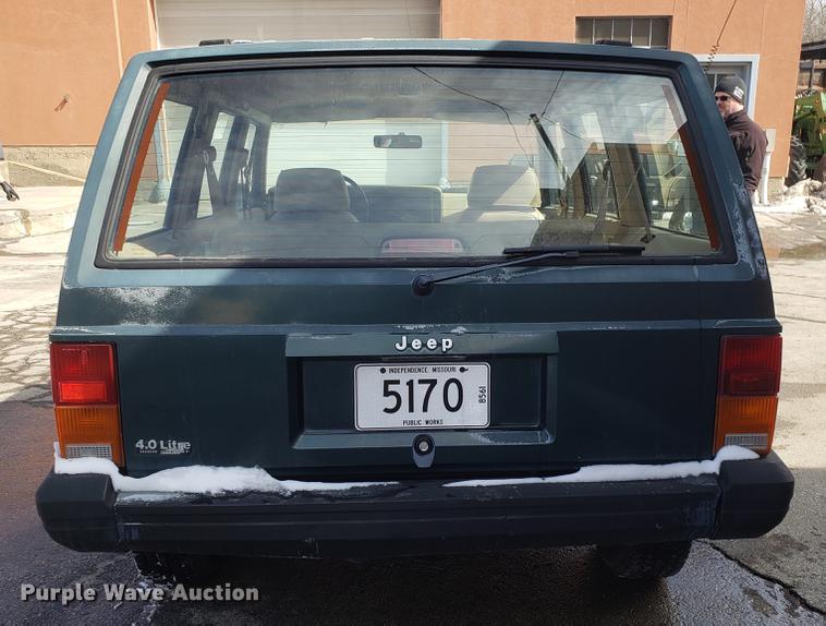 image for item DF3328 1994 Jeep Cherokee SUV