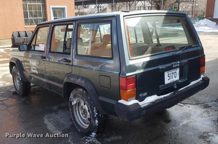 image for item DF3328 1994 Jeep Cherokee SUV